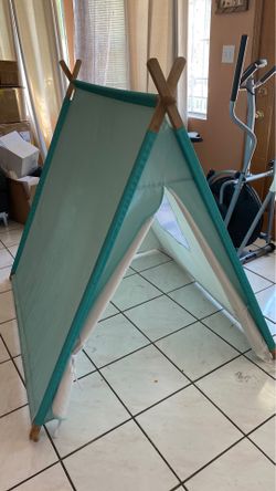 Kids play tent