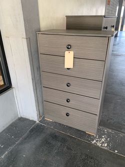New 5 drawer chest gray