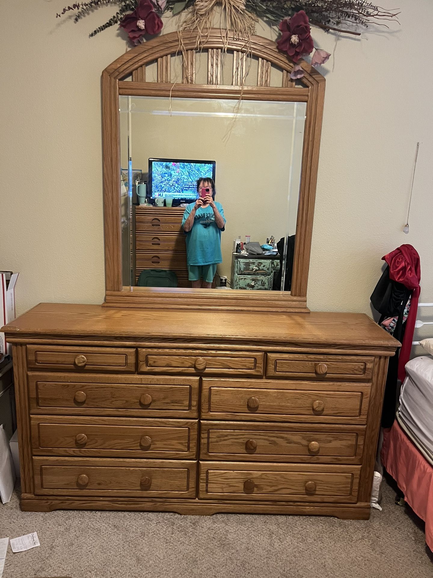 Dresser with large mirror included, oak. Make me an offer!!