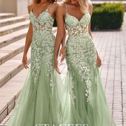 Sage Green Trumpet/Mermaid V Neck Tulle Sweep Train Prom Dress with Appliqued Sequins Glitter