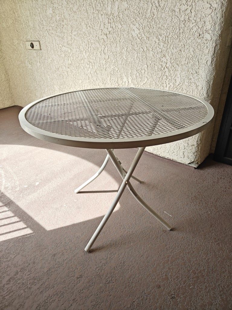 Round White Metal Folding Table Outdoor Furniture 