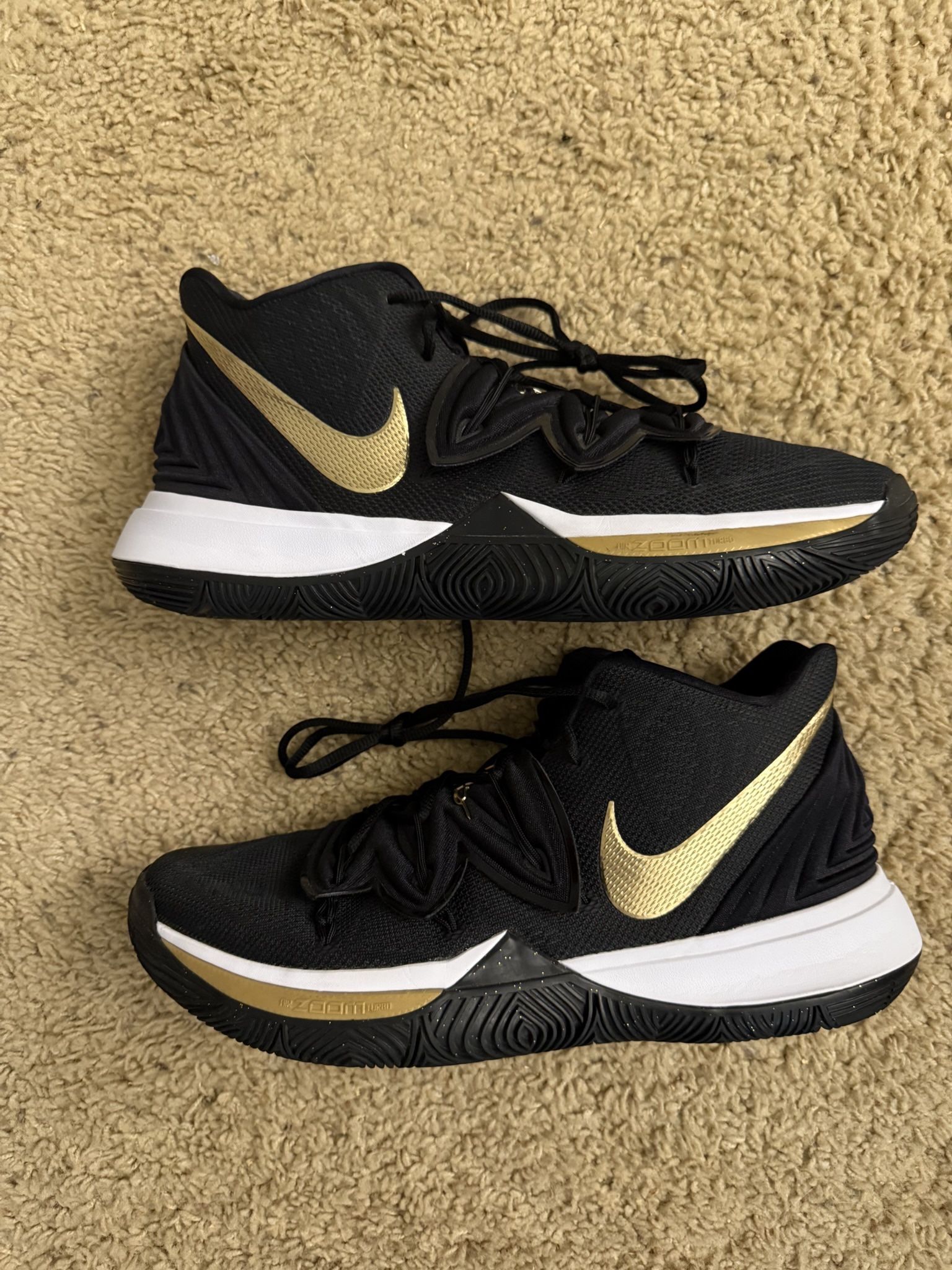 Size Nike Kyrie Black Metallic Gold