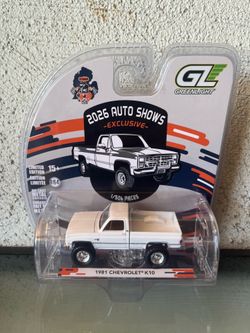 Greenlight 1:64 1981 Chevrolet K10 Dealer Exclusive White Diecast Model Car