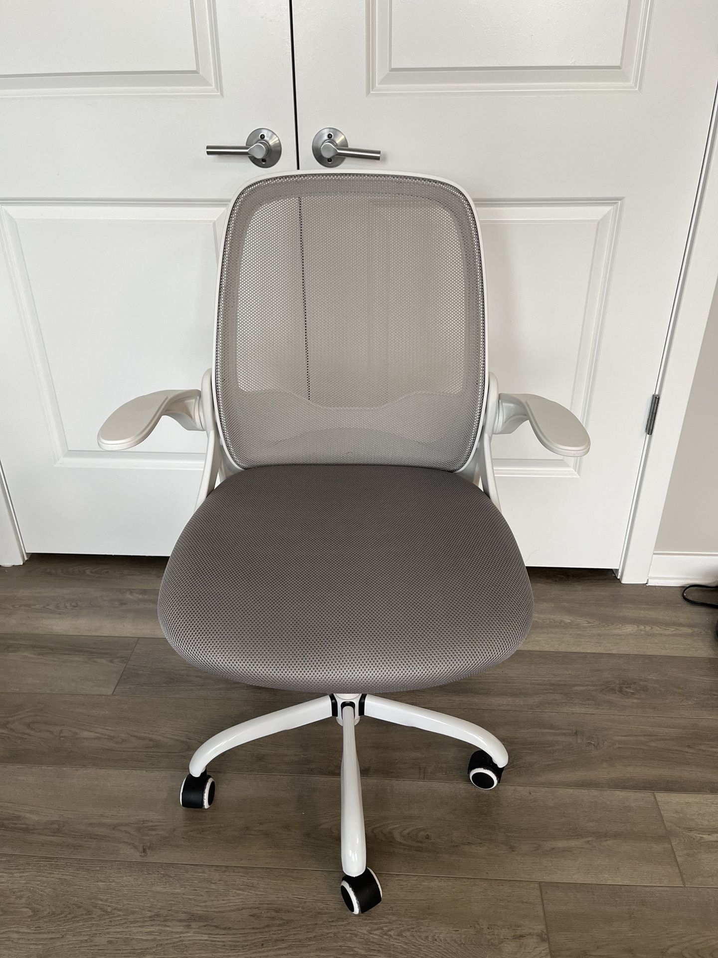 Ergonomic Desk Chair, Flip-Up Armrests And Adjustable Height