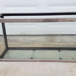 Pemco 25 Gallon Fish Tank (Leak)