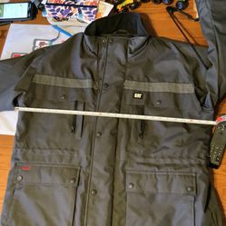 CAT Heavy Insulated Parka for Men size XL 100% Polyester water repellent finish Rugged Polyster shell All zippers work only worn once, no stains Multi
