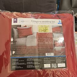  King Comfort Set. Color Burgundy And Gray.
