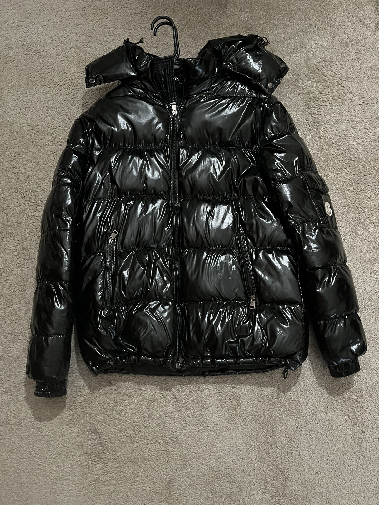 Moncler ( Maya Short Down Jacket)