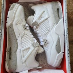 New Jordan Oreo. Size: 6.5  (Pick Up Only)