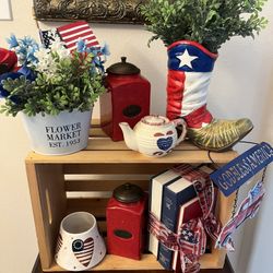 Crate Vignette / Patriotic  Farmhouse 4th Of July 