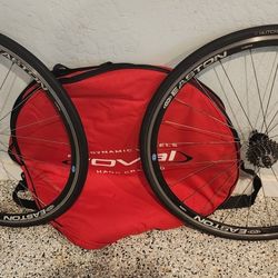 🔥🚴🏿‍♀️🔥Easton Vista 24/20-Spoke Aluminum 700C Road Wheelset Easton/Velomax Hubs, FREE Specialized
Roval Double Wheel Bag (Red/Black)🔥🚴🏿‍♀️🔥