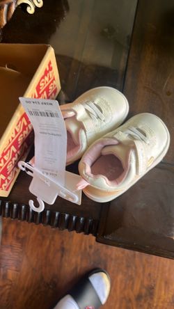 Girl shoes
