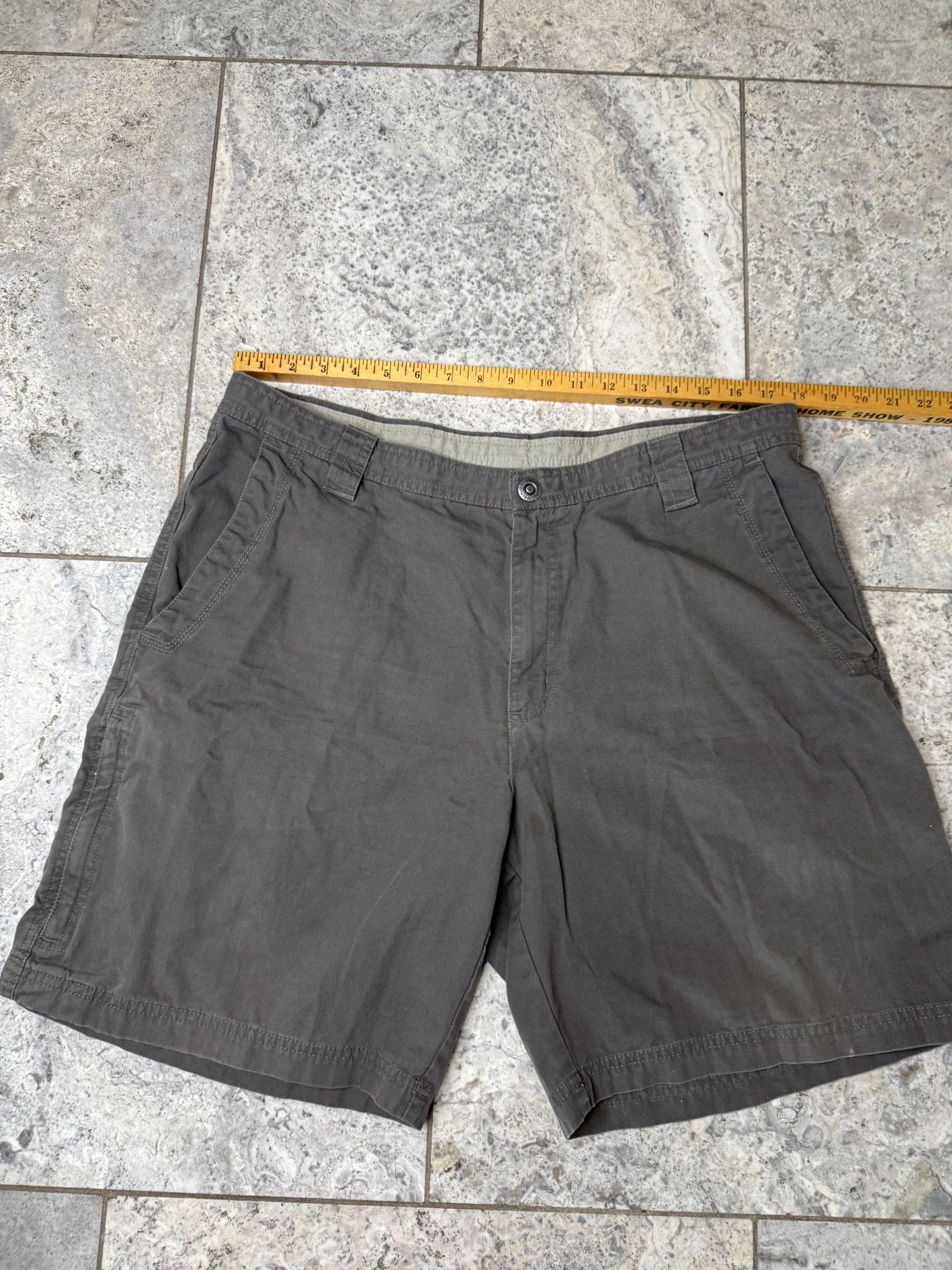 Columbia Men’s Omni Shield Shorts 38” Cargo Pockets,Casual Olive Green Color