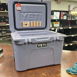 Yeti Tundra 35 Cosmic Lilac Cooler 