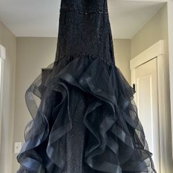 Black, Mermaid Style Prom Dress