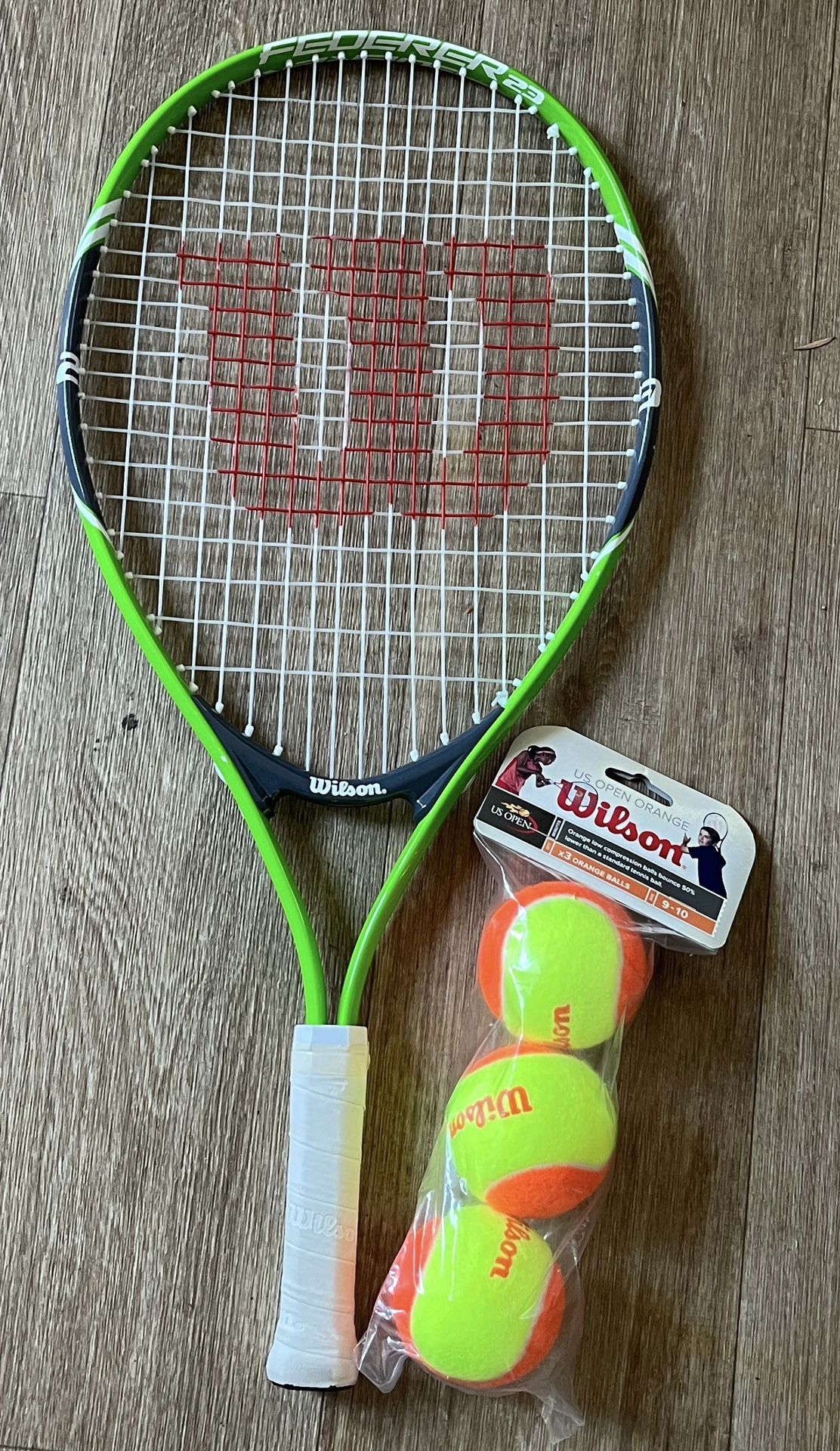 Wilson Tennis Racket With 3 Balls