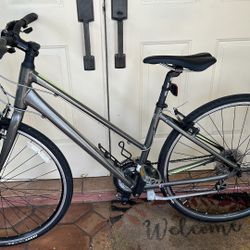 Adult Giant Escape 2 Hybrid Bike 700c Wheels Small Frame, 24 Speed Bicycle