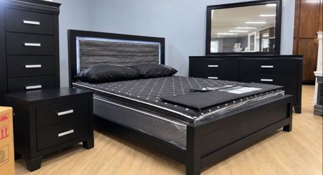 New wooden 5pcs King and Queen bedroom set are available with free delivery