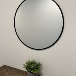 28” Black Trim Round Mirror 