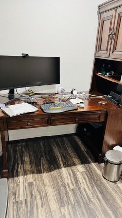 Table Set With Hutch