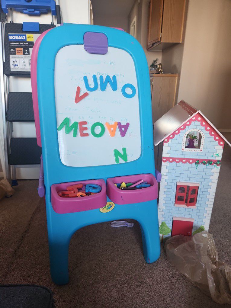 Free Toys, Doll House, Twin Size Bed With Mattress 