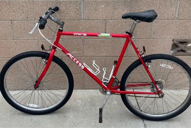 vintage Access Comp mountain bike equipped with a Shimano Deore drivetrain.
