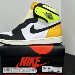 Nike Air Jordan 1 Retro High OG White Black Volt Sneaker 555088-118 Mens Size 11
