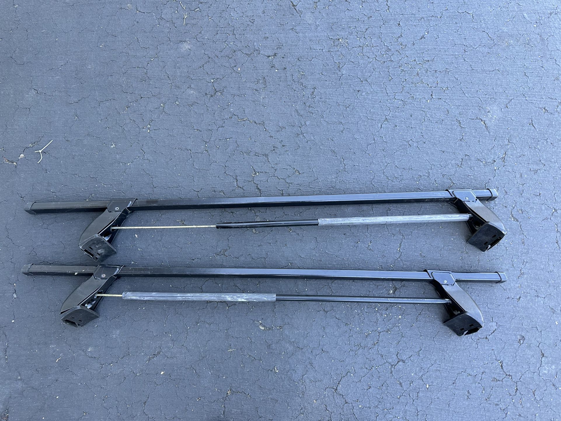 Thule Cross Bars - Sold AS IS