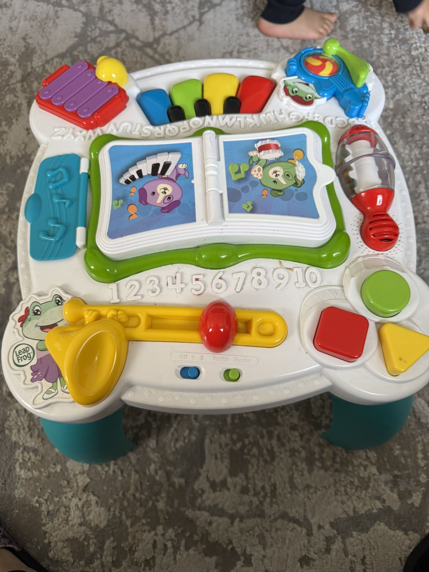 Leapfrog Learn and Groove Musical Table Green
