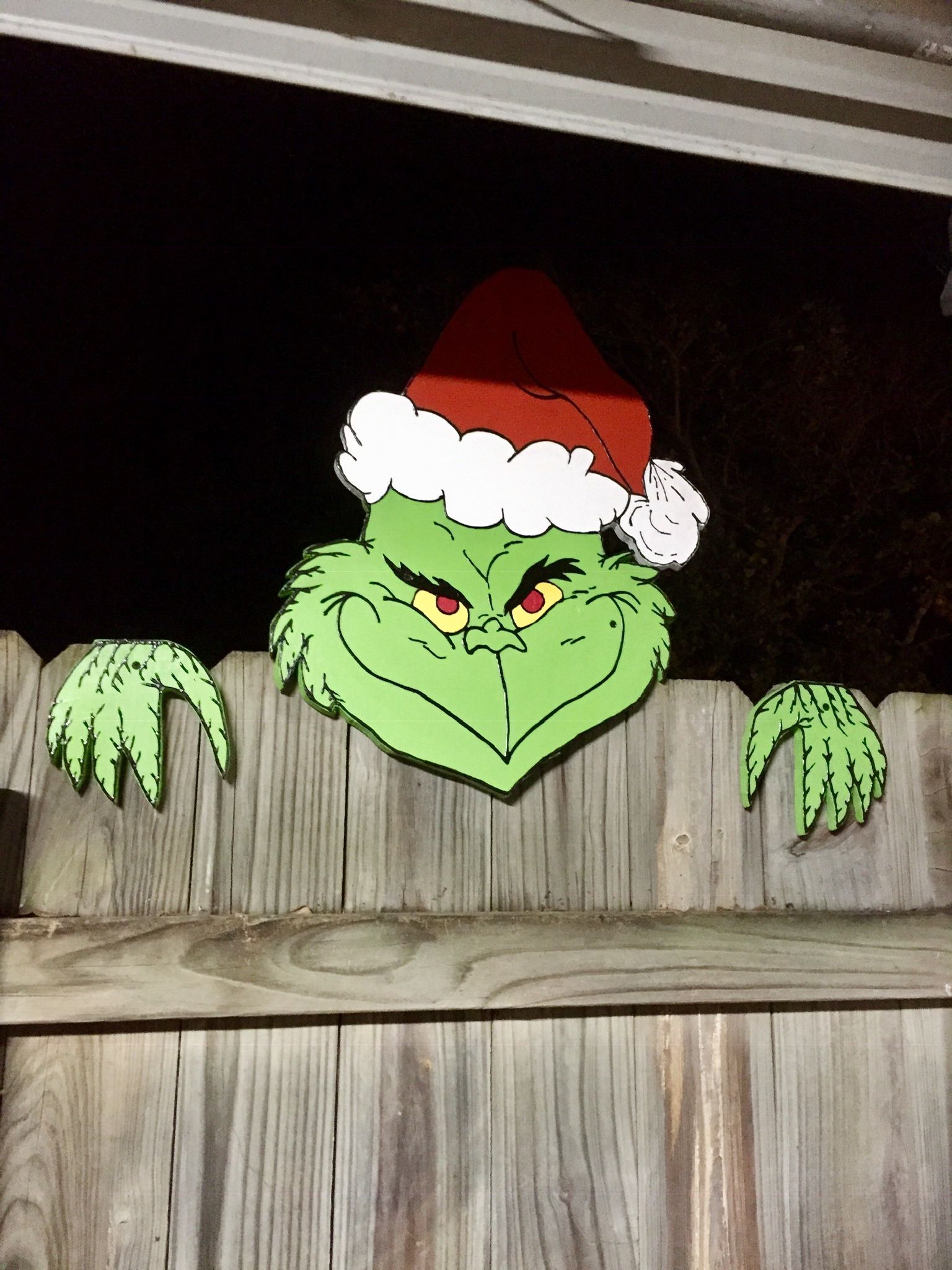 Christmas grinch, Goes On Fence