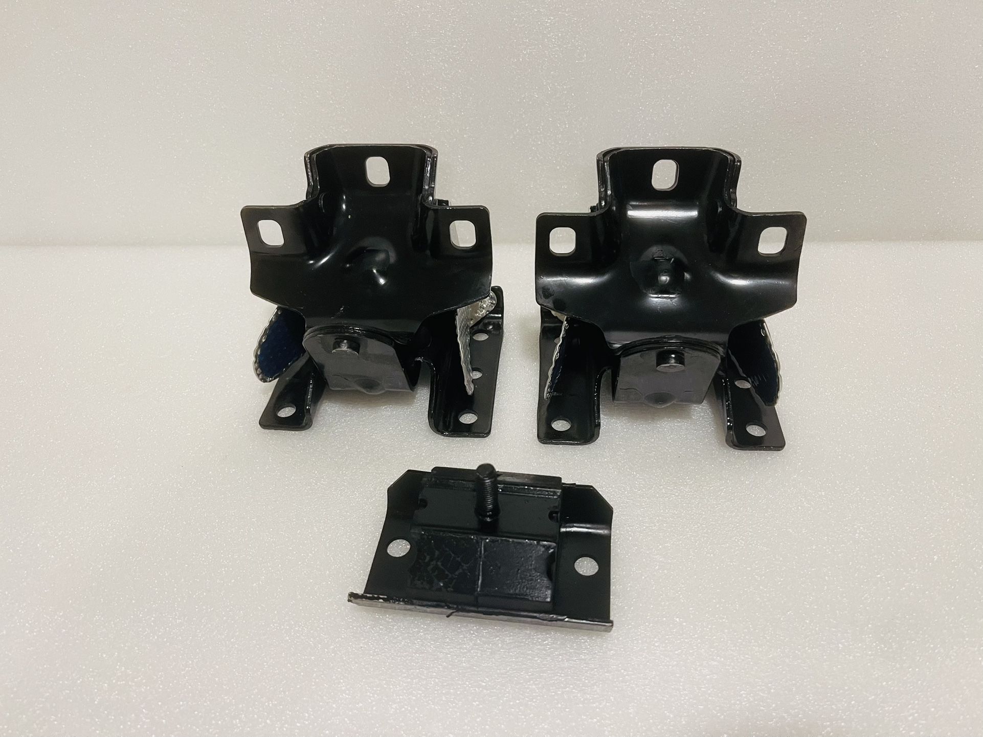 Front Left and Right Engine Motor Mount and Transmission Mount for Cadillac Escalade Chevrolet Silverada 1 3500 Sunburban Tahoe GMC Sierra 150