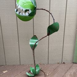 Venus Fly Trap  Sculpture- Lawn Decor
