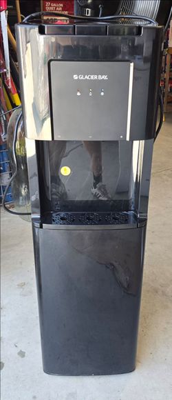 Bottom load water dispenser