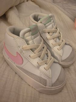 Toddler Nike pink blazers 5.5c