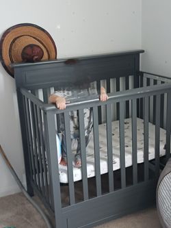 Convertible mini crib