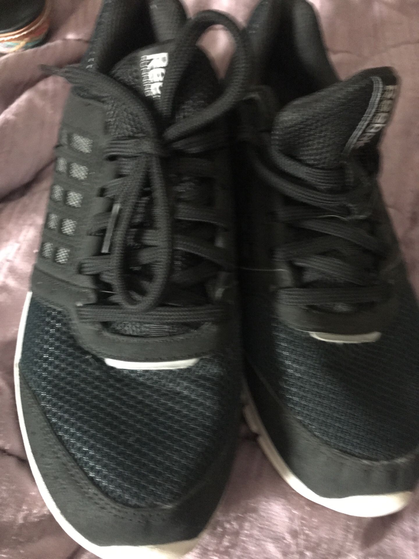 Reebok size 7 black sneakers