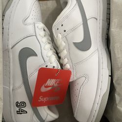 Supreme Nike SB Dunk Low White SIZE 9.5