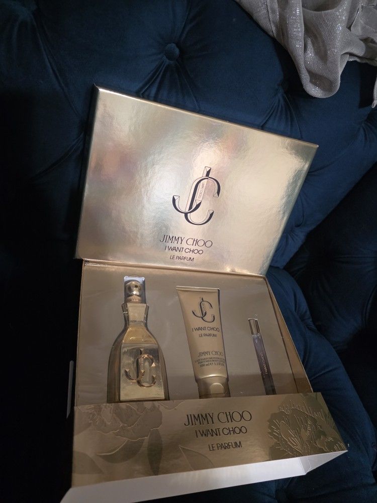 Jimmy Choo I
Want Choo Le Parfum Fragrance Gift Set