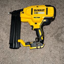 Dewalt 20v MAX XR Brushless 18 Ga. Brad Nailer Used Normal Wear Tool Only 