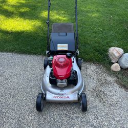 Honda HRR216K9VKAA Self Propelled Lawn Mower 