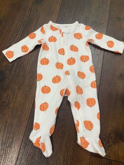 Boys or girls pumpkin sleeper size 3/6 months by carters #2