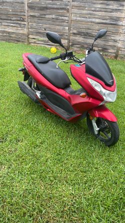 Honda ,pcx red