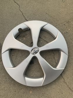 Prius hubcap 15 inch stock