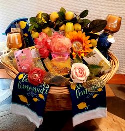 Gift Basket With Beautiful 16 Piece Dish Set Inside