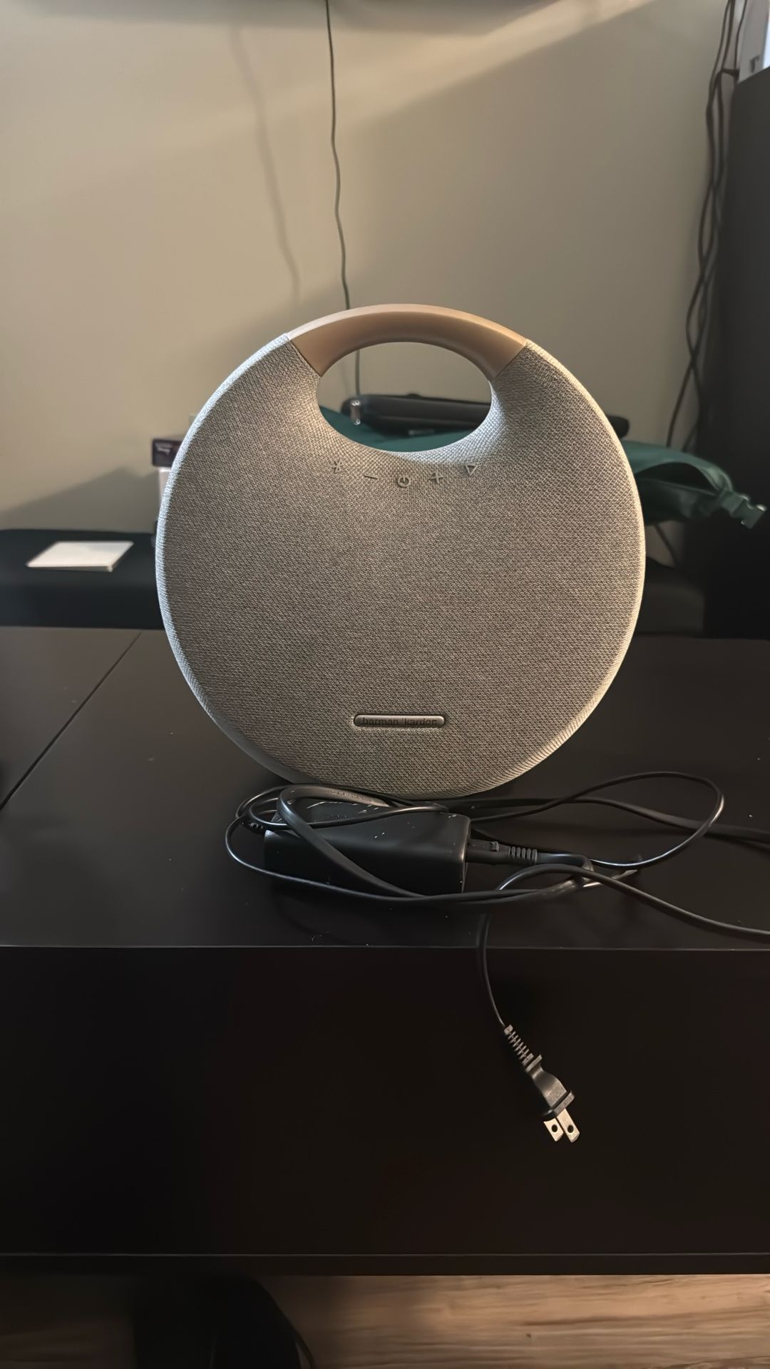 Harman Kardon Onyx Studio 7 Bluetooth Speaker – Good Condition