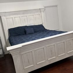 King Bed W/O Mattress 