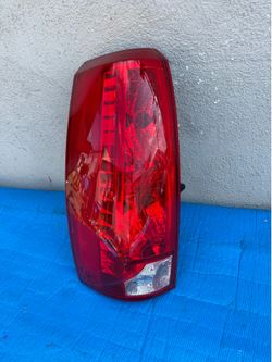 2007 - 2013 CADILLAC ESCALADE EXT DRIVER TAIL LIGHT OEM