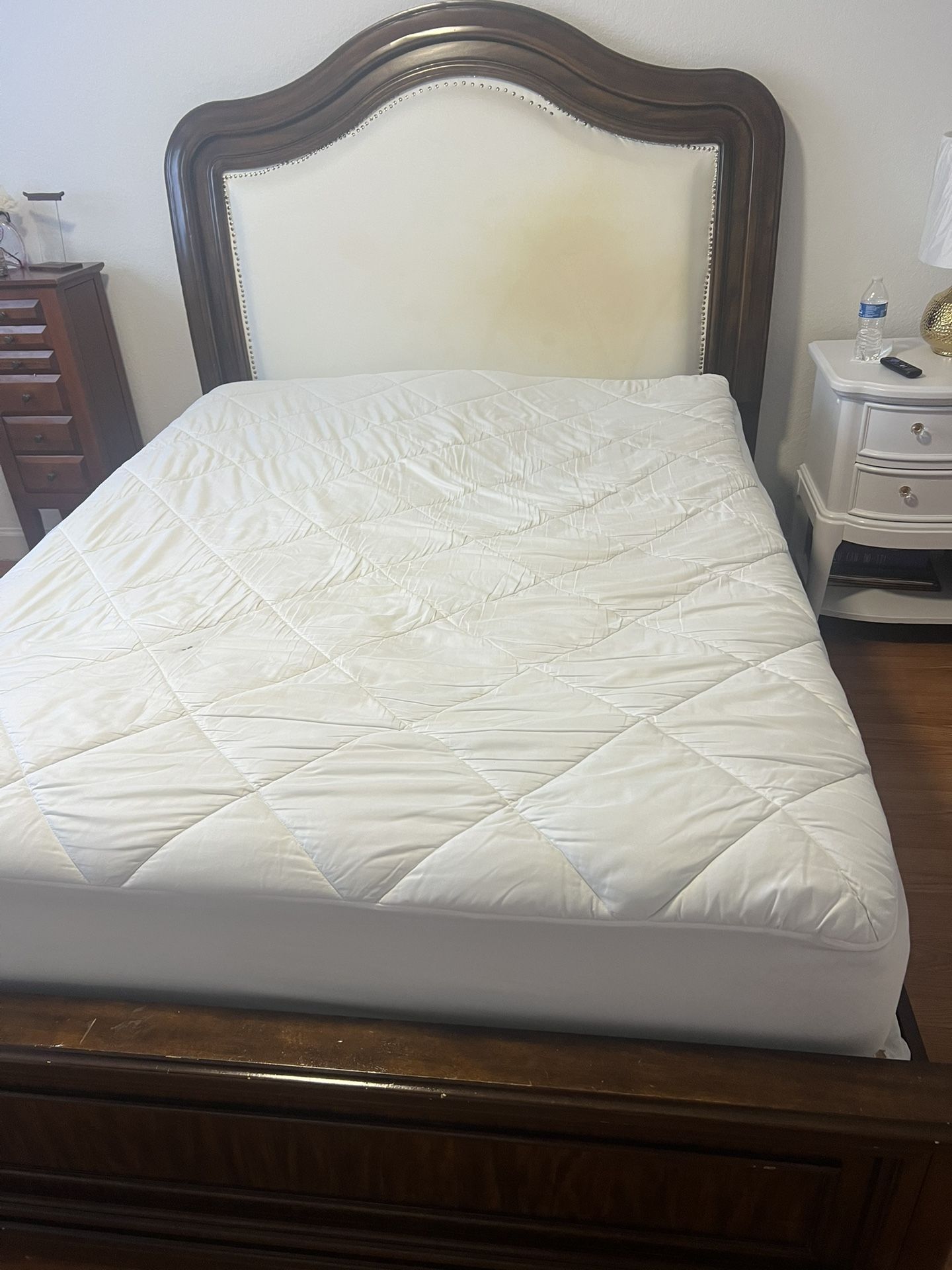 Queen Bed 