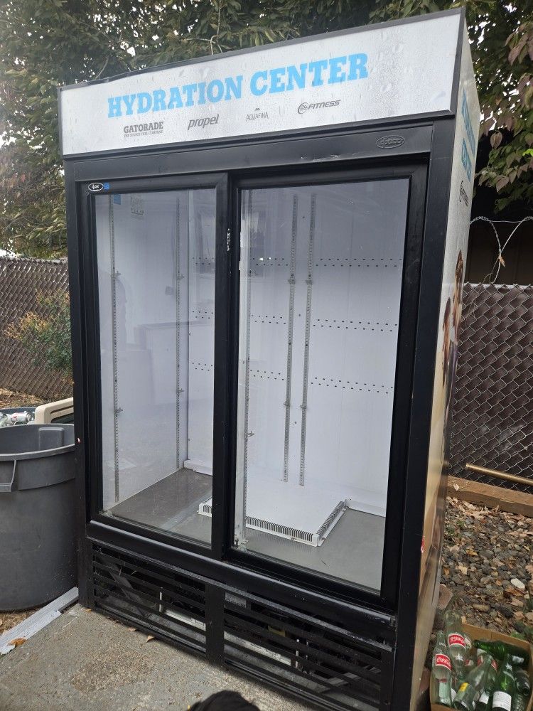 Commercial refrigerator