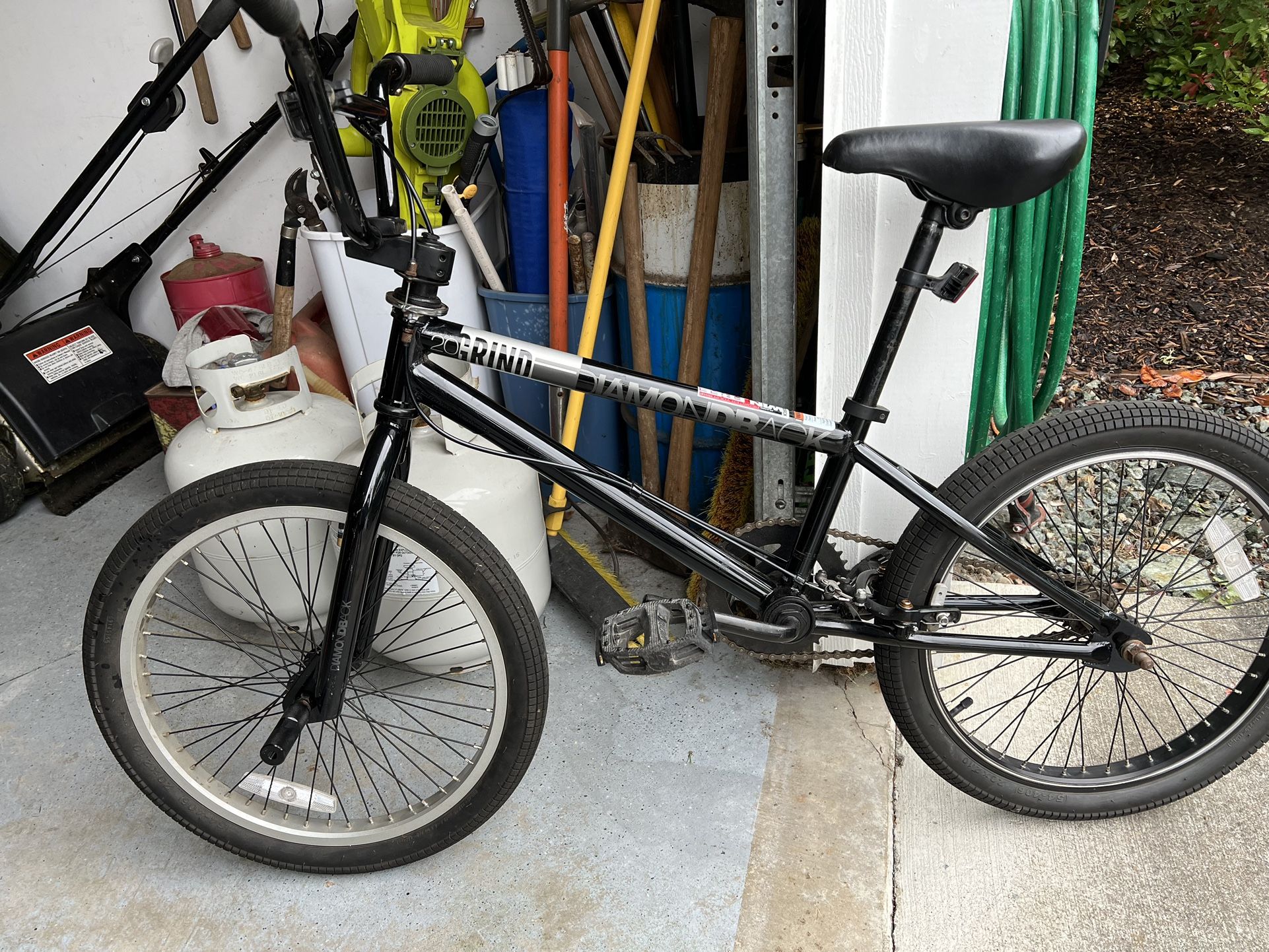Diamondback Grind Peddle Bike